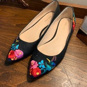 Nine West Hummingbird floral flats